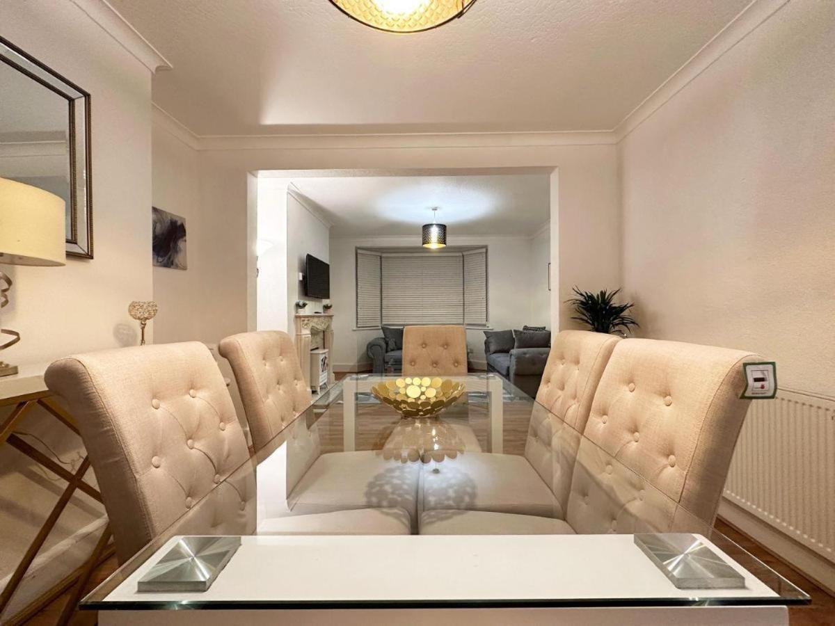 Charming 3-Bedroom Family Home Лондон Екстер'єр фото